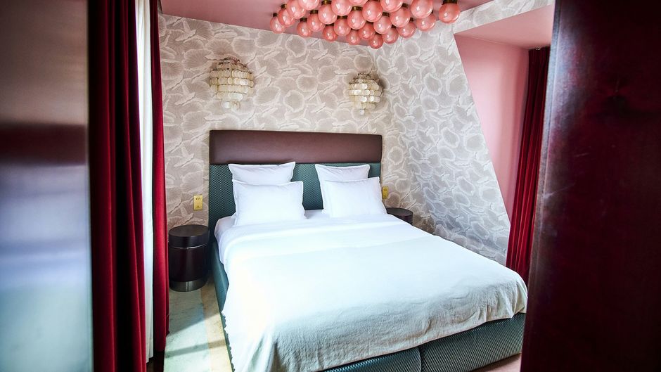 Hotel du Rond-Point des Champs Elysees Room