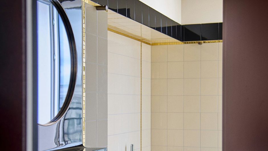 Hotel du Rond-Point des Champs Elysees Room