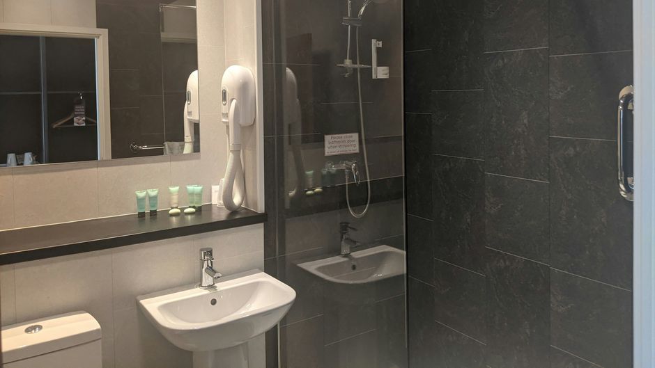 Allerton Court Hotel Room