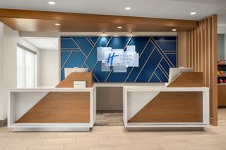 Holiday Inn Exp Suites Overland