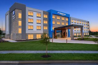Holiday Inn Exp Suites Overland