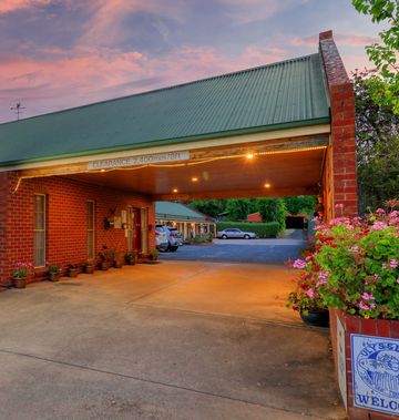 Elms Motor Inn