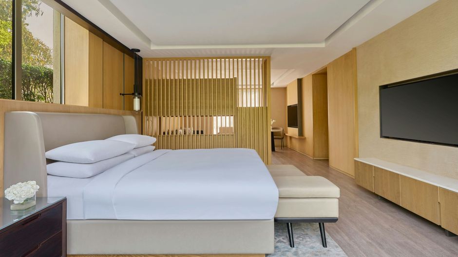 Aravali Marriott Resort & Spa Delhi NCR Room
