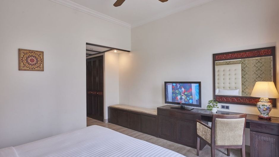 Village Hotel Albert Court Room
