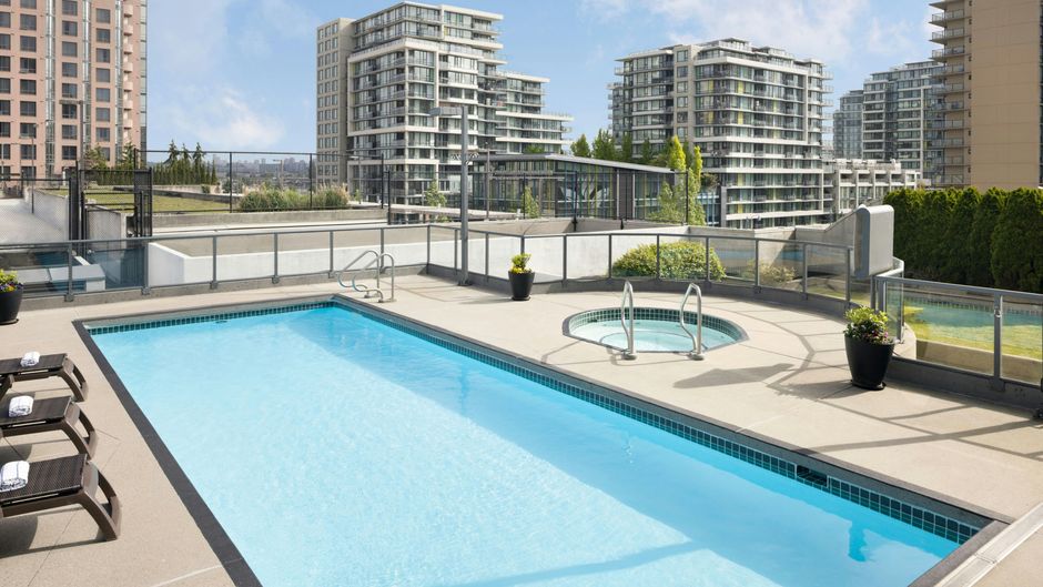 Vancouver Airport Marriott Hotel Pool