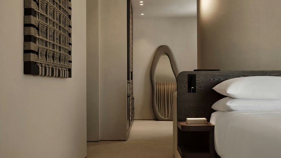 Orosea, Paros, Autograph Collection Suite
