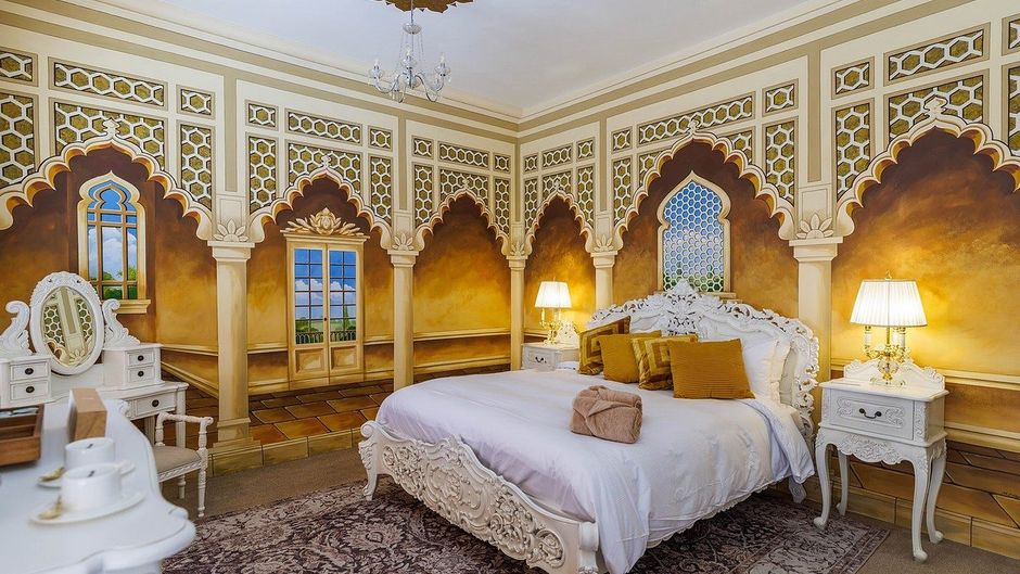 Thomas Paine Hotel Suite