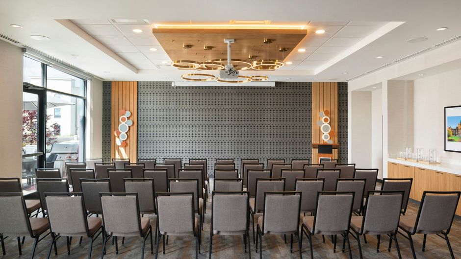 TownePlace Suites Victoria Airpt Sidney Meeting