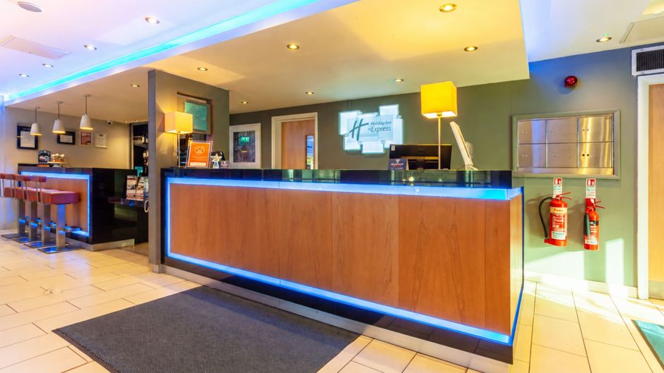 Holiday Inn Express Royal Mile Exterior