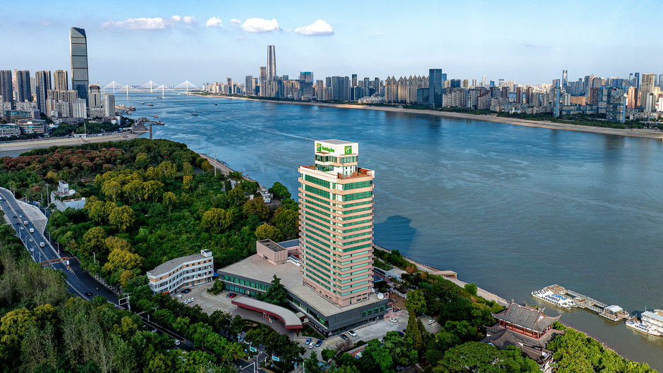 Holiday Inn Riverside Wuhan Exterior