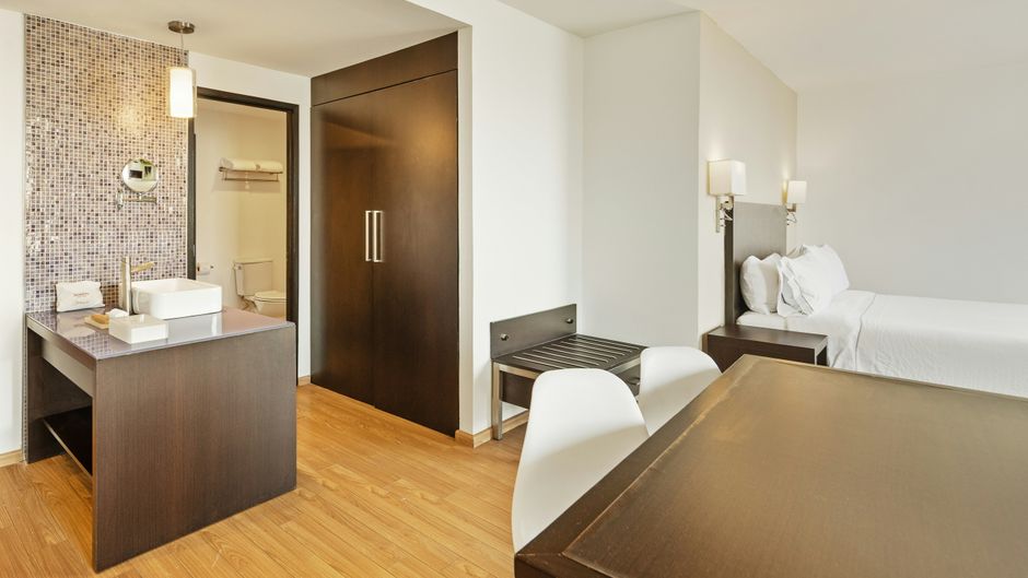 Fiesta Inn Naucalpan Room