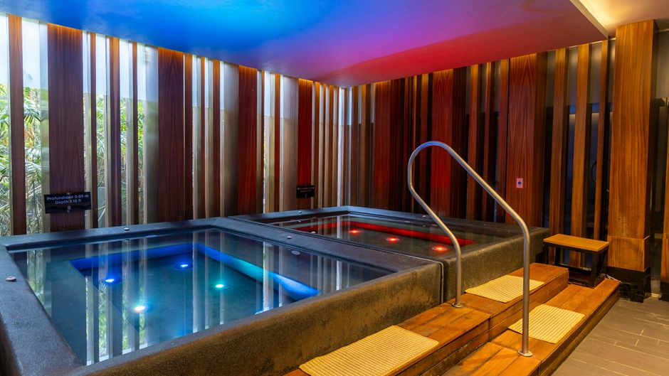 Devossion by Live Aqua Pool