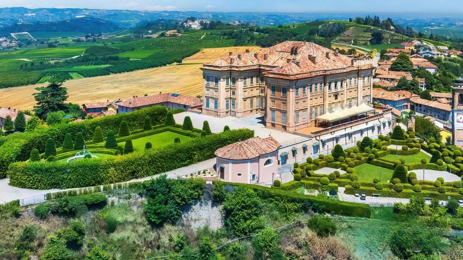 Castello Di Guarene Exterior