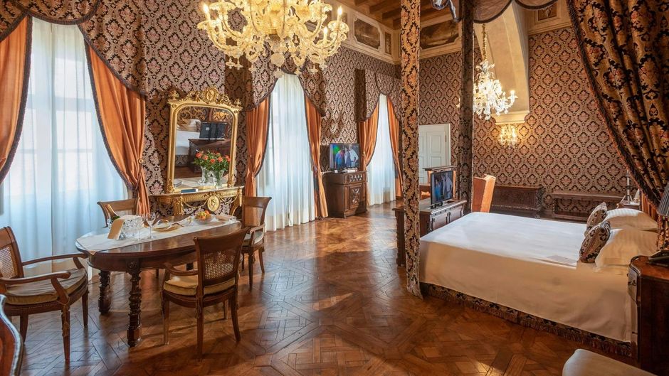 Castello Di Guarene Room