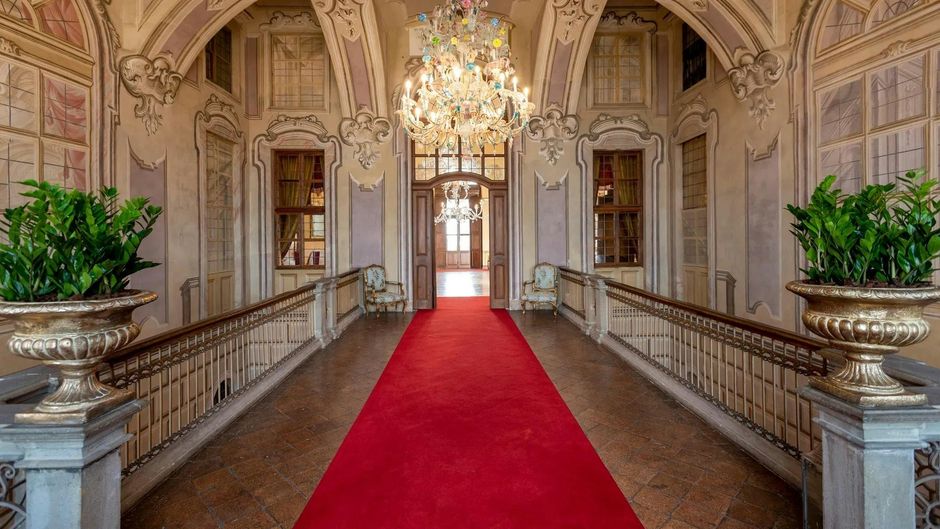 Castello Di Guarene Lobby