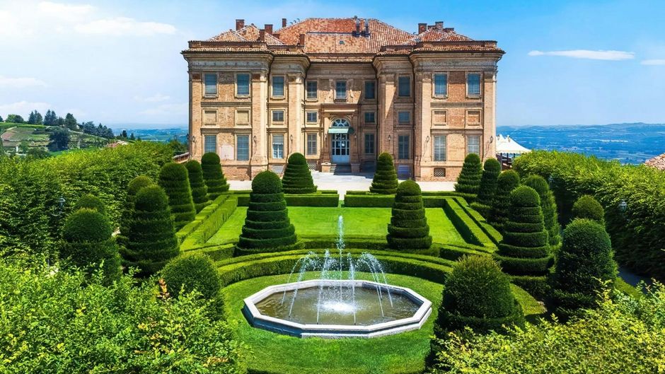 Castello Di Guarene Exterior