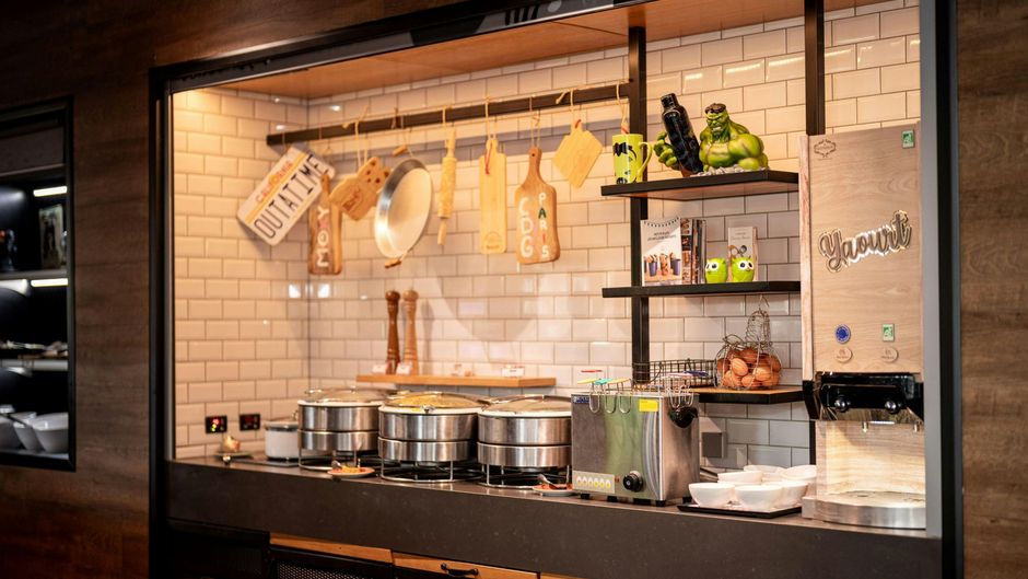 Moxy Paris Charles de Gaulle Airport Restaurant