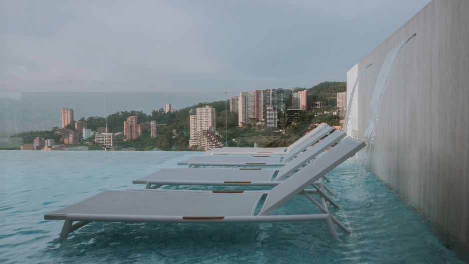 Binn Hotel Pool