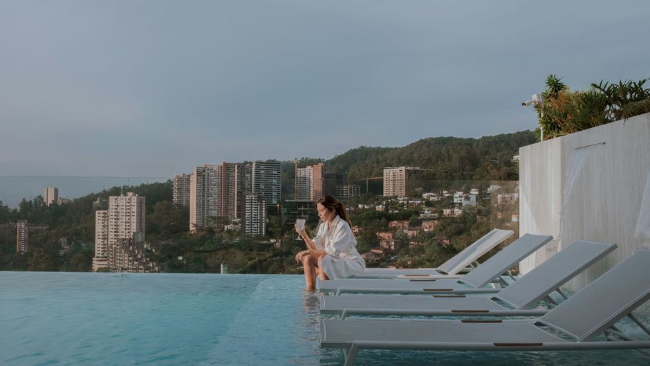 Binn Hotel Pool