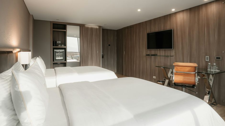 Binn Hotel Room