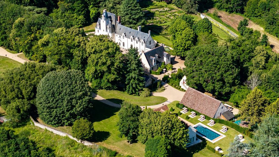Chateau Louise de la Valliere Exterior