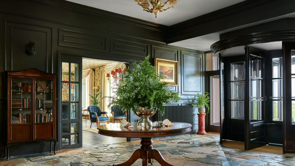 Marine Troon Lobby