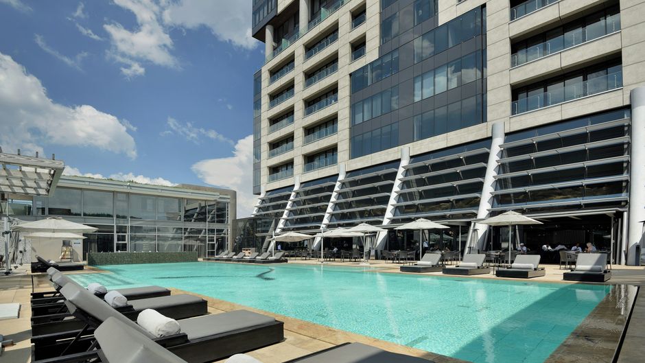 The Leonardo Pool