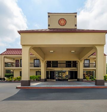 Red Roof Inn & Suites Clinton, TN