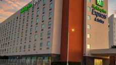 Holiday Inn Express & Suites Juarez