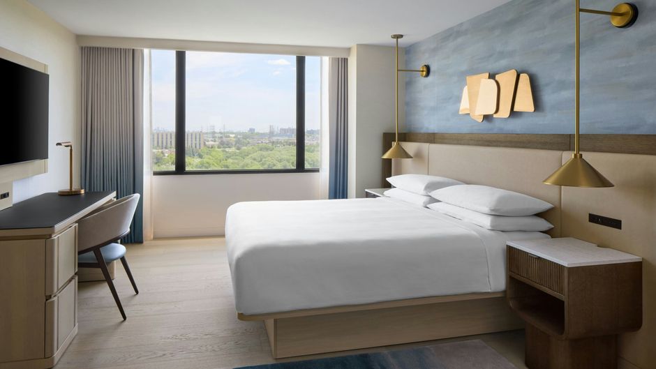 Toronto Airport Marriott Hotel Room