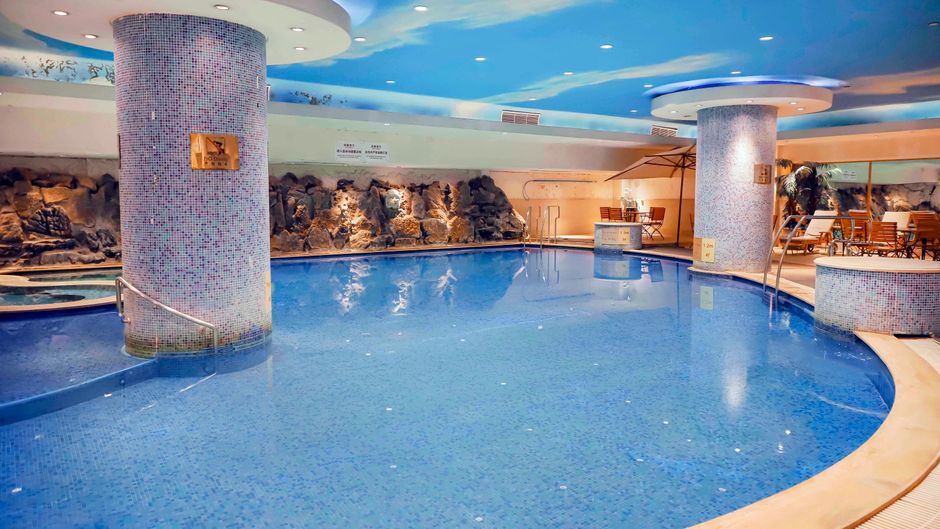 Crowne Plaza Qingdao Pool