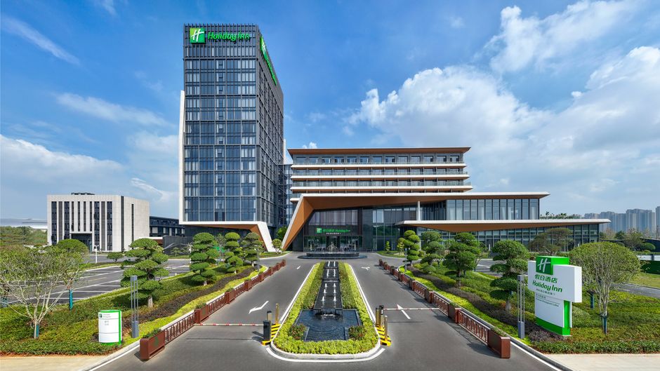 Holiday Inn Wuhan Houguan Lake Exterior