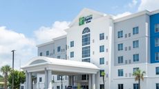 Holiday Inn Express Hotel & Suites