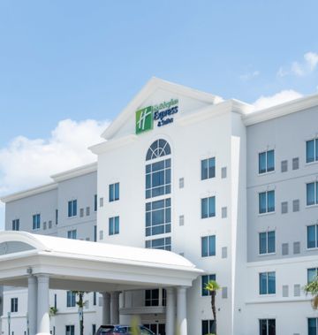 Holiday Inn Express Hotel & Suites