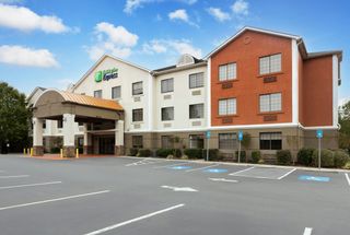 Holiday Inn Express & Stes Acworth