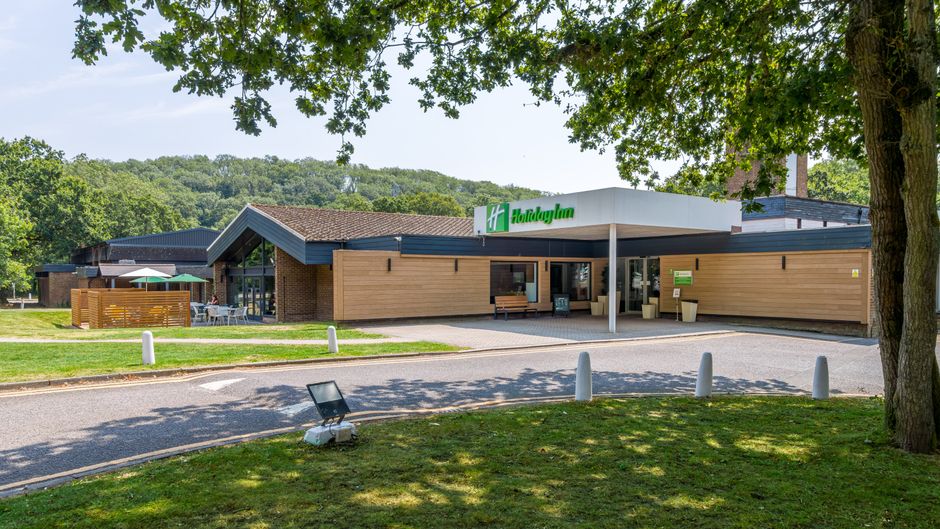 Holiday Inn Newport Exterior