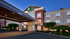 Holiday Inn Express Warren