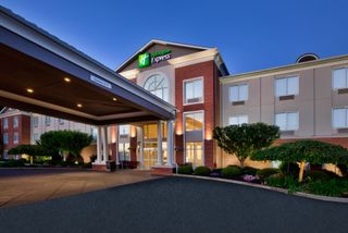 Holiday Inn Express Warren