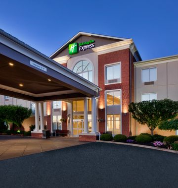 Holiday Inn Express Warren