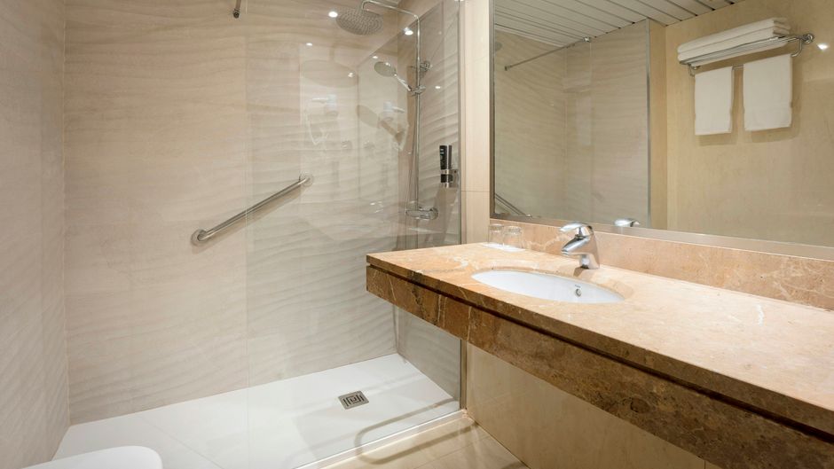 Leonardo Hotel Barcelona Gran Via Room