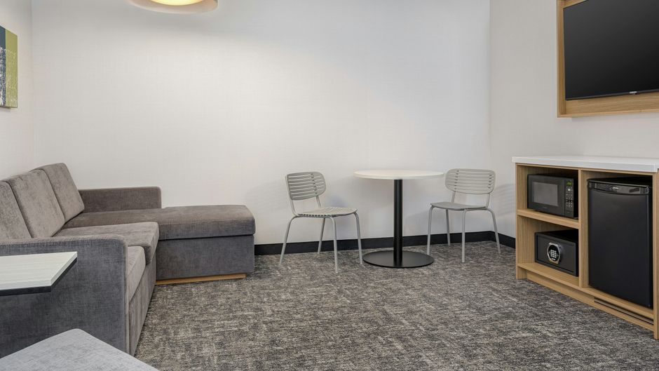Spark by Hilton Montreal Brossard Room