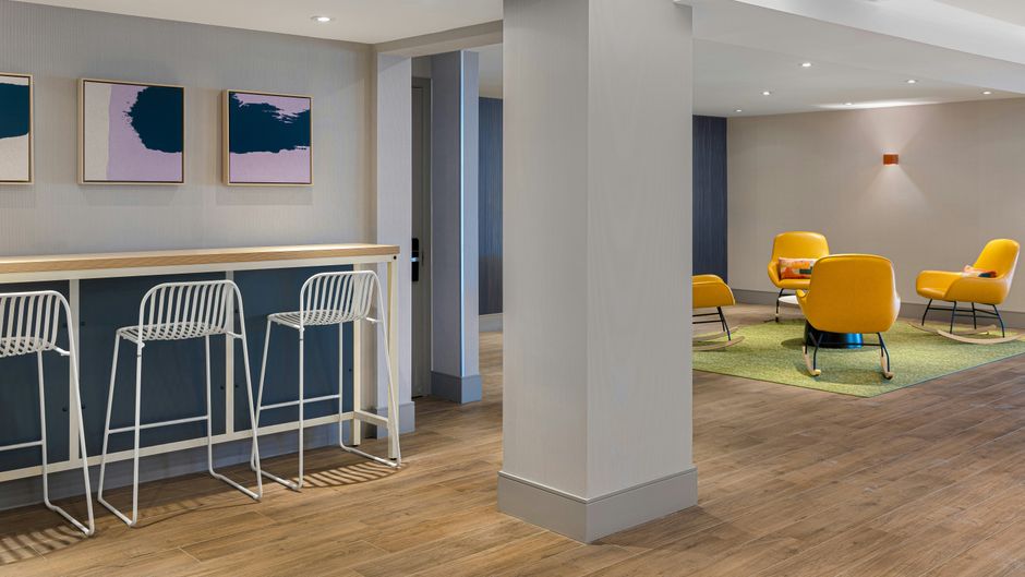 Spark by Hilton Montreal Brossard Lobby