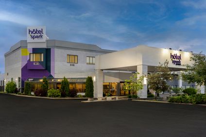 Spark by Hilton Montreal Brossard