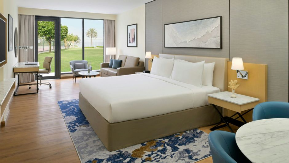Crowne Plaza Hotel Muscat Room