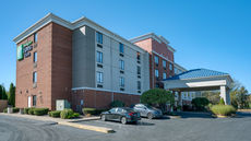 Holiday Inn Express Hotel & Suites