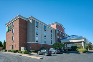 Holiday Inn Express Hotel & Suites