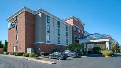 Holiday Inn Express Hotel & Suites