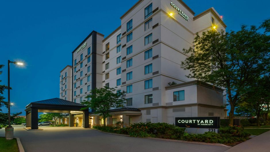 Courtyard by Marriott Toronto Airport Exterior