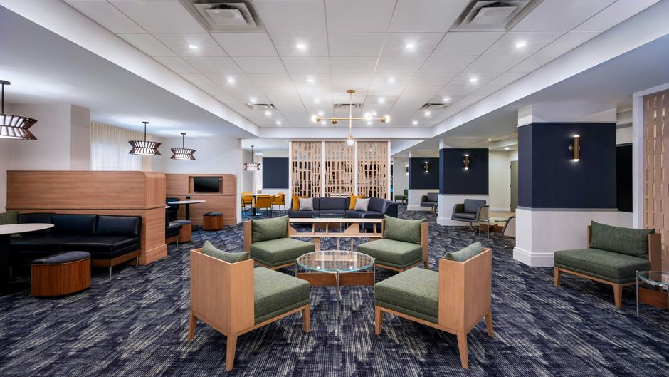 Courtyard by Marriott Toronto Airport Lobby