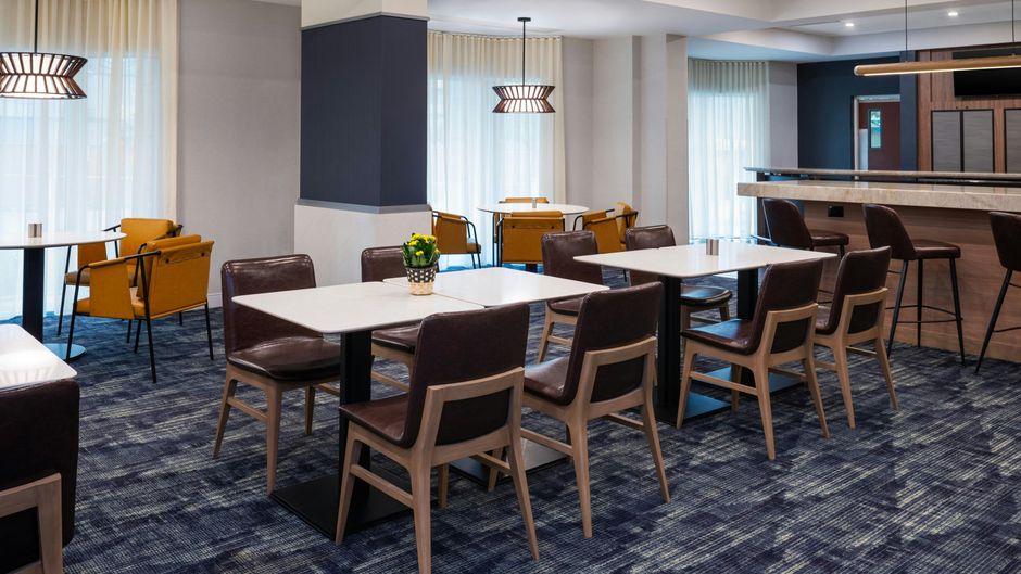 Courtyard by Marriott Toronto Airport Restaurant